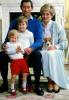 Ny bok hevder prins Charles 'gråt' natten før han giftet seg med prinsesse Diana