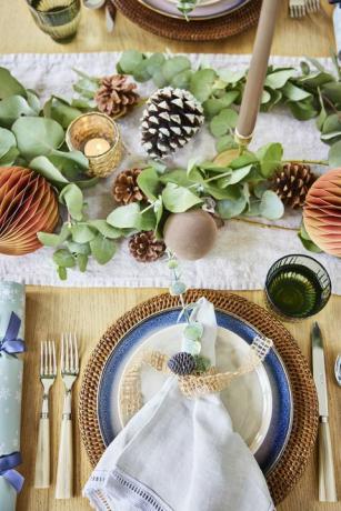 christmas tablescaping trend scandi