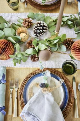 christmas tablescaping trend scandi