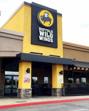 detaljhandel skilt buffalo wild wings restaurant i lakewood, california