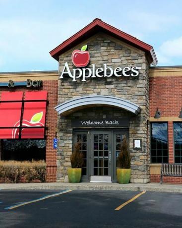 inngang til applebees restaurant med logo over døren, nordlige idaho foto av don melinda crawford utdannelse bilder universelle bilder gruppe via Getty Images