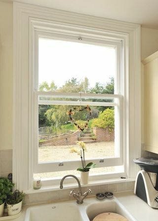 Gjenopprett et hjem til sin tidligere prakt med et vindu med dobbelt vinduer av tømmer laget av solid Accoya. Prisene starter på 1 300 £, The Sash Window Workshop