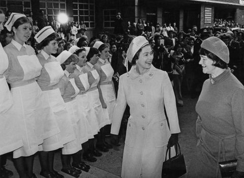 dronning Elizabeth II besøker Great Ormond Street Hospital, London, 10. november 1977