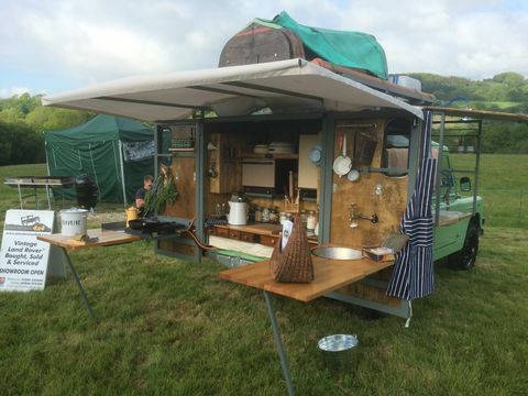 hugh fearnley whittingstalls ikoniske landrover er renovert og er til salgs