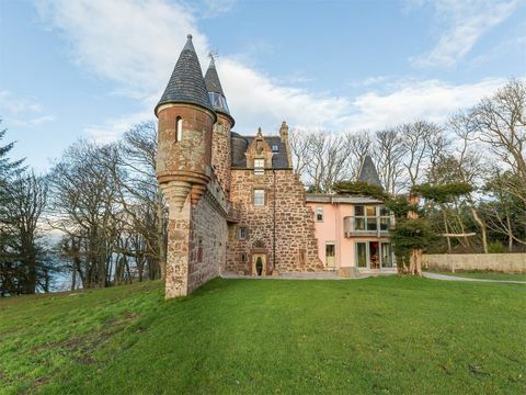 lei dette rosa slottet i Ayrshire