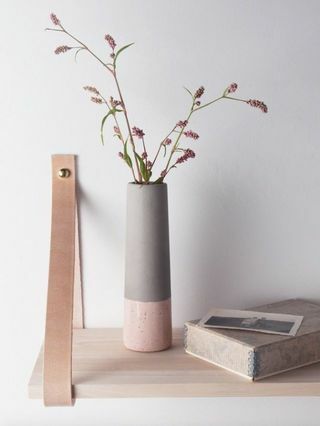 Dyppet betong blush vase, £ 14,50, Cox & Cox