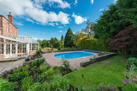 Delford House til salgs i den pittoreske landsbyen Kinnaird, Perthshire