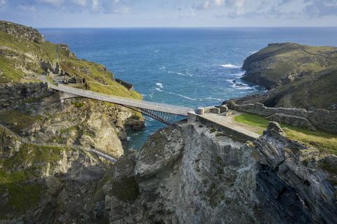 den nye gangbroen på tintagel castle, cornwall fotografi av David Levene 6819