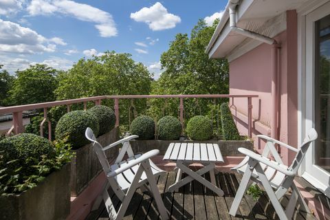 romslig terrasse med utsikt over primrose hill