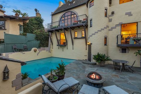 3268 bennett dr historiebok hjem Hollywood Hills California designet av Sleeping Beauty Castle Architect