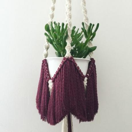 Macrame plantehenger med burgunder kant 45,00 kr