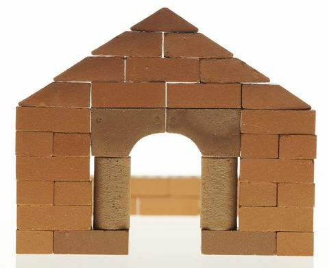 Skall av et hus med en mursteinfasade