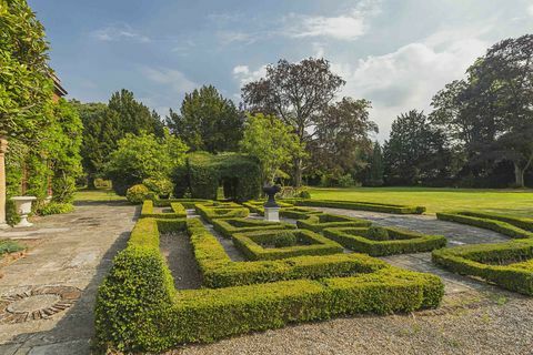 Hurst Lodge - Berkshire - hage - Savills