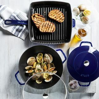 Staub 4 1/2-Qt. Emaljert perfekt panne