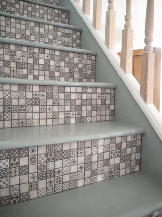 WeLoveHome bloggs DIY-prosjekt ved å bruke Tile Giant's Vintage White Mosaics