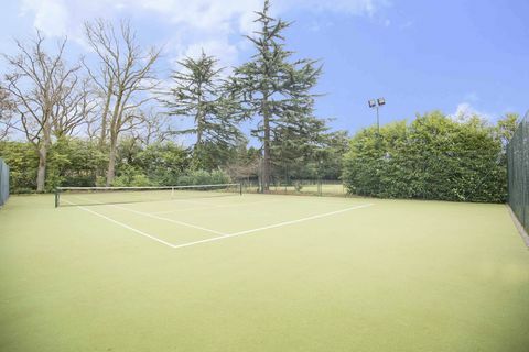 The Manor House tennisbane, Sotheby's