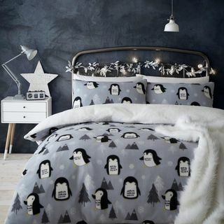 Koselig Penguin Fleece jule dynetrekk sett