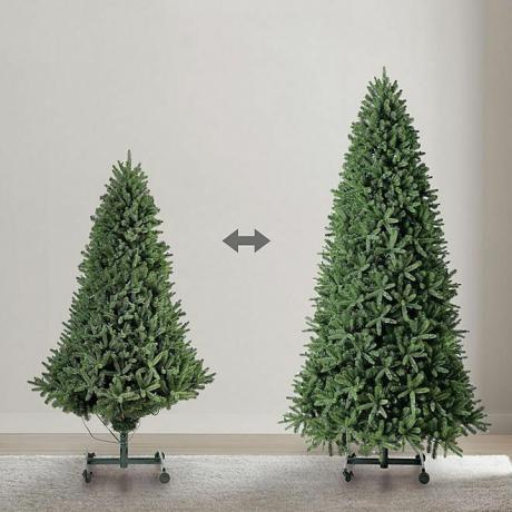 Evergreen Classics 9' 700 LED forhåndsbelyst Grow and Stow Gran juletre