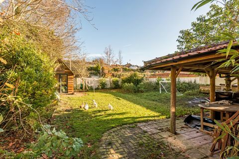 Furlong House - Salisbury - Sir Cecil Chubb - garden -Hamptons International