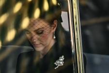 Kate Middleton bærer en subtil hyllest til dronningen for å se monarken ligge i staten