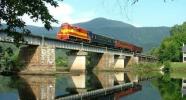 Ny jernbaneutflukt slynger seg gjennom de vakre øst-Tennessee-fjellene og Hiwassee River Gorge