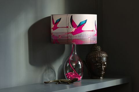 Stor Breaking Dawn-lampe med Raspberry Flex, Anna Jacobs