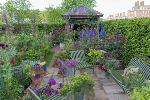 Anneka Rice Color Cutting Garden. Designet av: Sarah Raven. RHS Chelsea Flower Show 2017. BBC Feel Good Garden