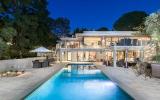 Jane Fondas luksuriøse hjem i Beverley Hills er til salgs for 10,5 millioner pund