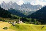 Den italienske ordføreren tilbyr å betale familier £ 7 800 for å flytte til den vakre landsbyen Locana