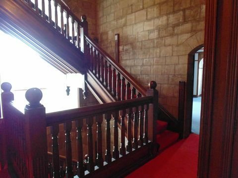 Mahogany trapp i Bamburgh Castle i Northumberland