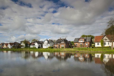 Bybildet sett fra Ribe River, Ribe, Jylland, Danmark