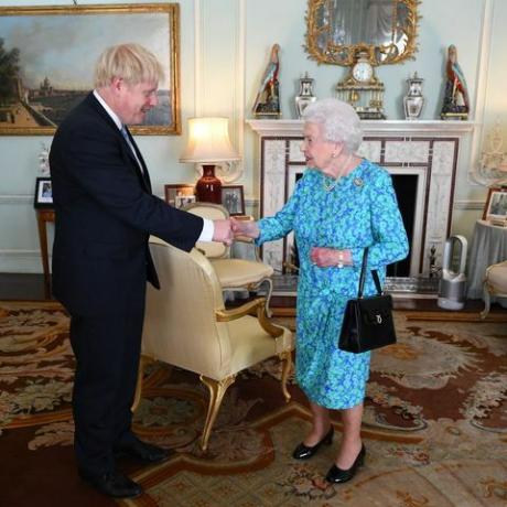 dronning elizabeth boris johnson