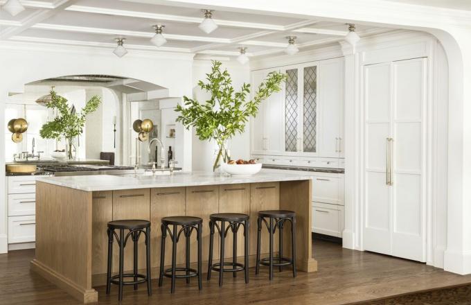 et kjøkken med en marmorøy