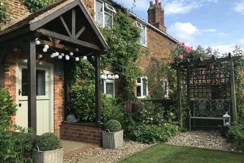 queen's sandringham cottage på airbnb