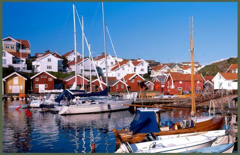 svensk sommerhus, rød og hvit hytte, hus ved havet