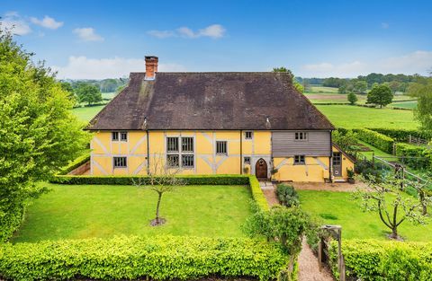 En pittoresk hytte med grad II, Froggats Cottage, i Surrey, som har omtalt i en fersk episode av BBCs Escape to the Country, er nå på markedet for 1,6 millioner pund. 