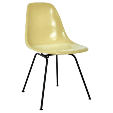 Spisestol av Charles og Ray Eames for Herman Miller