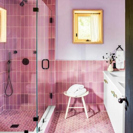 rosa og lilla moderne bad