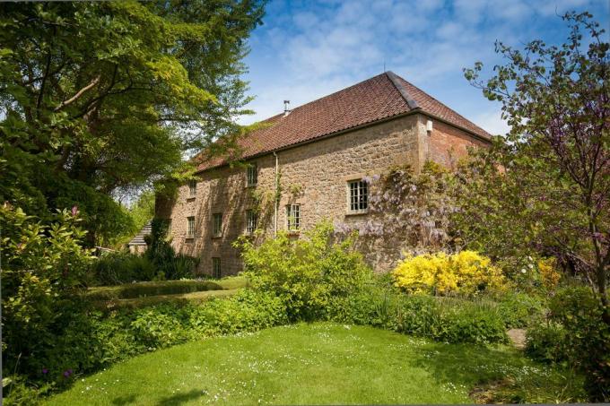 east lambrook herregård med kjente hyttehager til salgs i Somerset