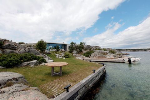 Arkitekt designet hus i Lyngholmen, Norge, ved sjøen