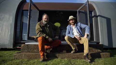 kanal 4 seriens hytter i naturen med dick strawbridge og will hardie